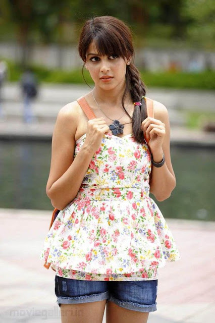 Bollywood's Cutest Face Genelia D'souza Latest Hot Pictures
