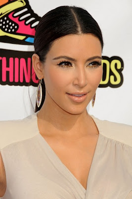 Hot Kim Kardashian Nice Booty At VH1 Do Something Awards 2011 Moment
