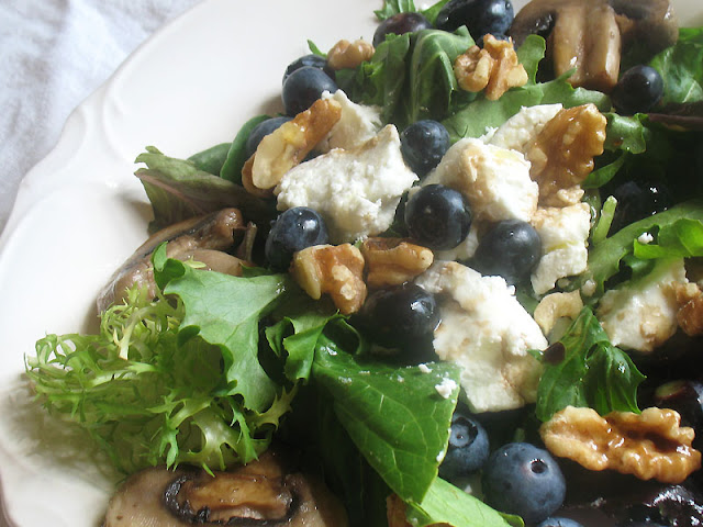 blueberry caprine animal cheese salad