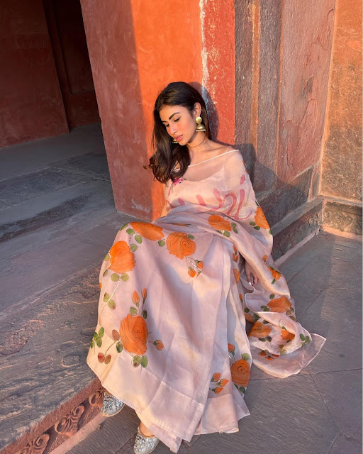 mouni roy saree images