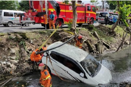 Mobil tercebur sungai di Surabaya gegara dering ponsel 