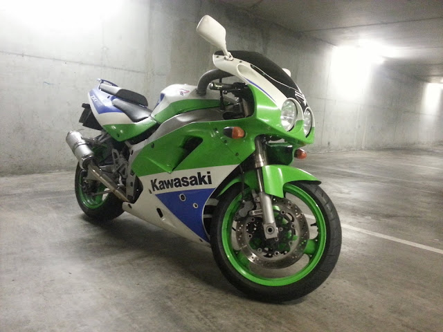 Kawasaki ZXR750 HD Pics