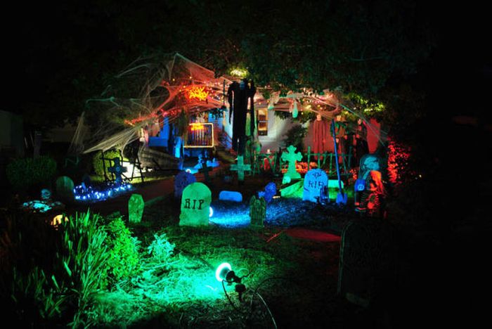 Spooky Halloween  Front  Yard  Decorations  Damn Cool Pictures