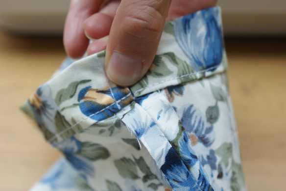 How to make a simple Drawstring Bag. DIY Sewing Tutorial ~ DIY Tutorial ...
