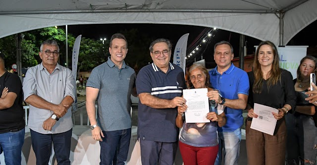 Prefeitura entrega 79 títulos de regularização Fundiária aos moradores da Redinha