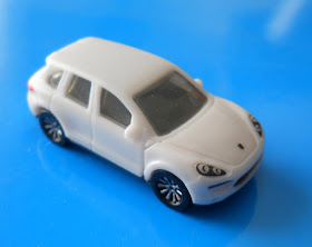 kinder white porsche cayenne  MPG DC067