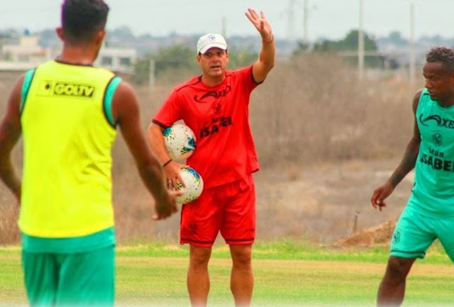 Fabián Frías, entrenador del Manta FC, tiene una lista de refuerzos para la temporada 2021