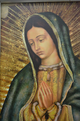 En la imagen detalle de la pintura de la Virgen de Guadalupe.