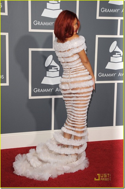 rihanna-grammys-2011-03