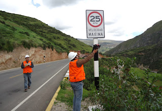 Señalización vertical restrictiva en carretera