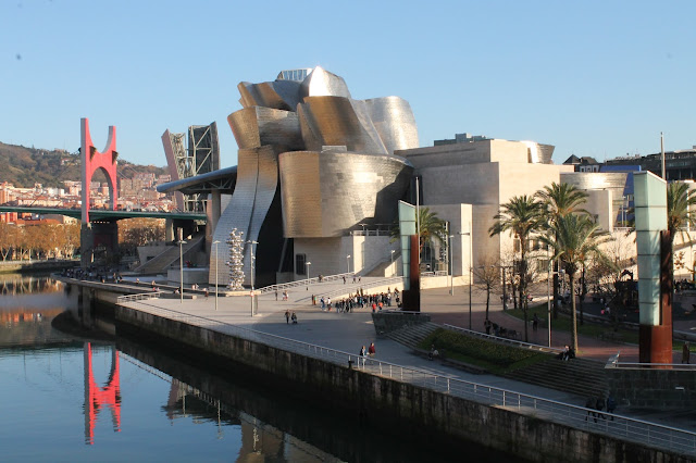 Museo Guggenheim desde la pasarela Arrupe