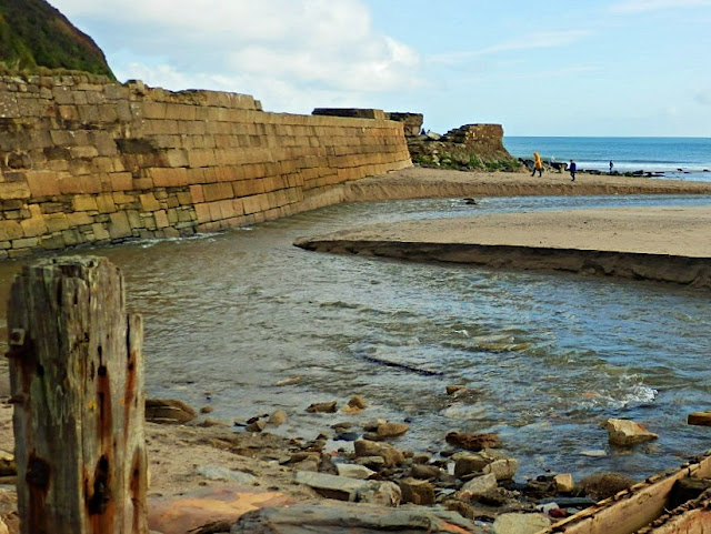 Harbour wall, Pentewan, Cornwall