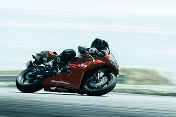 MOTORCYCLE TRIUMPH DAYTONA 675