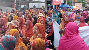 Peserta Pawai Rimpu Mantika Padati Jalan dan Lapangan Serasuba Kota Bima