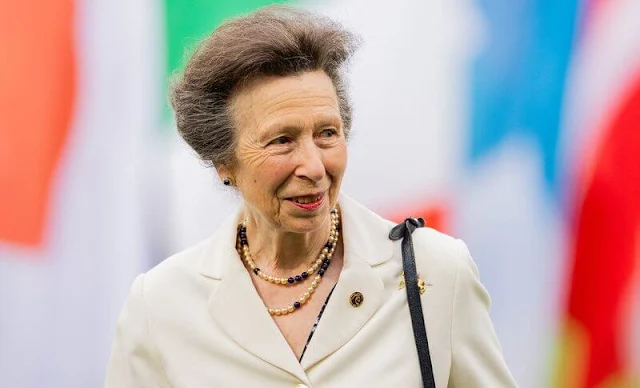 Princess Anne pinned her golden horse brooch to her blazer. Anne wore a floral print dress with a fitted cream blazer
