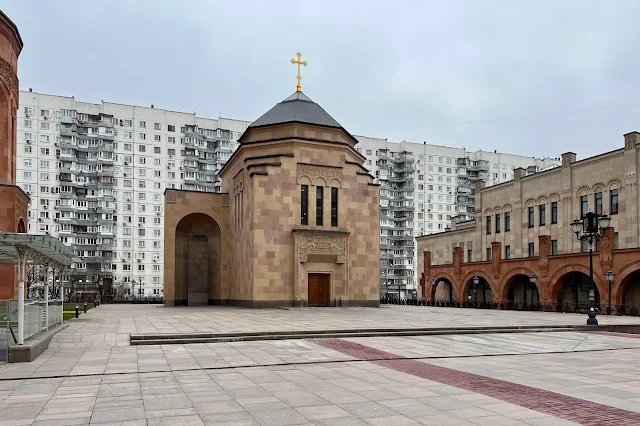 Трифоновская улица, Олимпийский проспект, Армянский храмовый комплекс, церковь Святого Креста (Сурб-Хач)