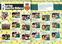 R. C. D. MALLORCA. Temporada 1987-88. Escudo. Lorenzo Serra Ferrer (entrenador), Ezaki, Belza, Bonet, Izquierdo, Chano. Equipo, García Jiménez, Amer, Luis García, Bernal, José Bonet. Orejuela, Crespi, Higuera, Nassan, Magdaleno, Trobbiani. Álbum de cromos LIGA 87-88, Colecciones Este.