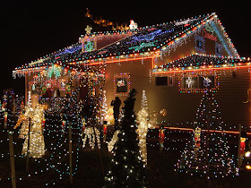 10 Outdoor Christmas Decoration with Lights Combination 7