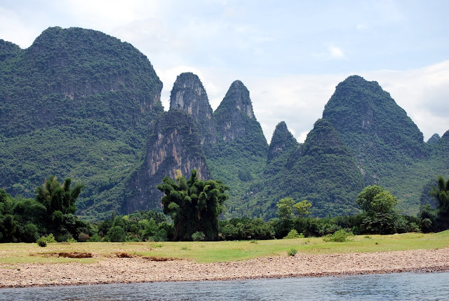 gambar pemandangan indah sungai Li