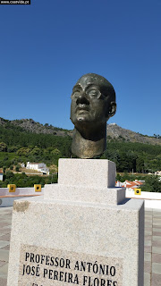 MONUMENT / Estátua Professor António José Pereira Flores (Mestre Barata Feyo), Bairro da Eira, Castelo de Vide, Portugal