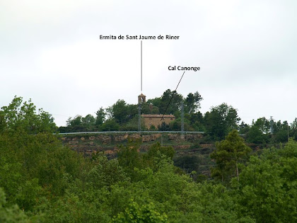 Cal Canonge i l'ermita de Sant Jaume de Riner des de l'encreuament amb la Rasa del Borràs