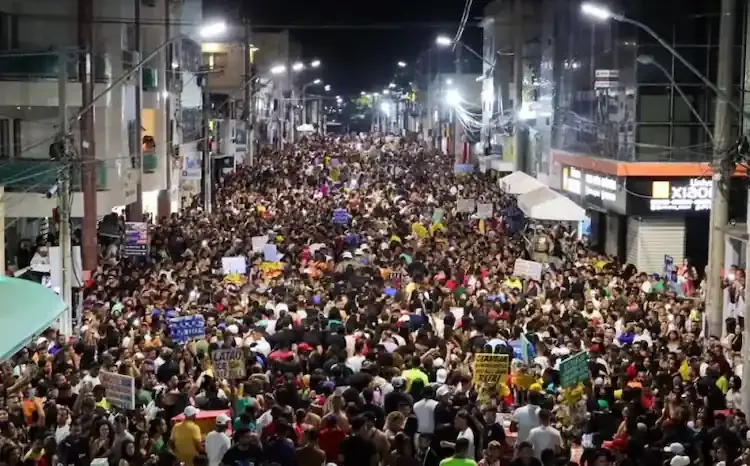 Juazeiro 145 anos: 1ª noite de festa tem Psirico arrastando multidão em clima de carnaval