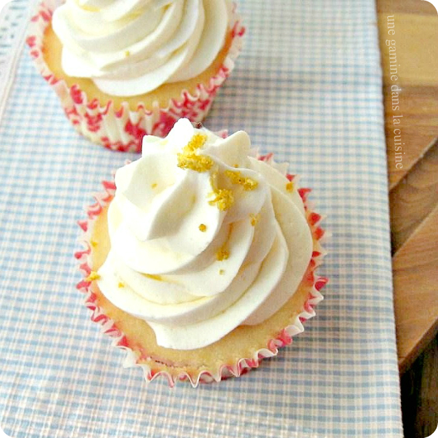 Une gamine dans la cuisine: Lemon Cupcakes with Lemon 