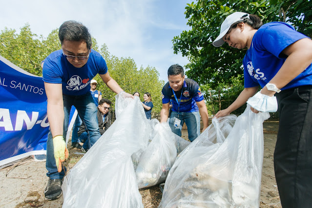 Create waves of positive change with SM at the 2024 International Coastal Clean-Up