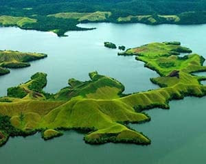 keunikan danau sentani