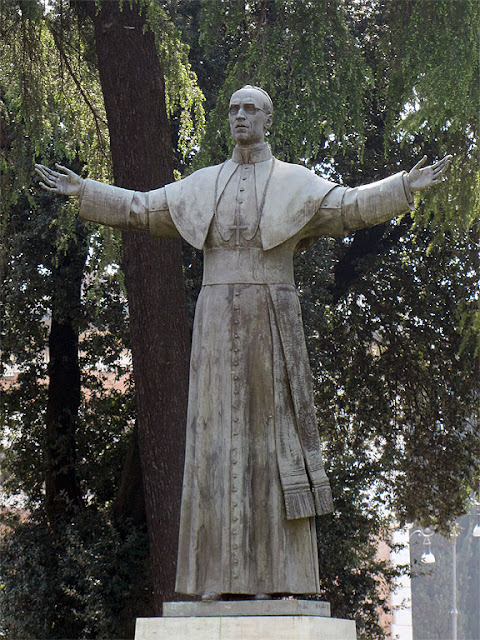 Statue of Pope Pius XII by Antonio Berti, Piazzale del Verano, Rome,