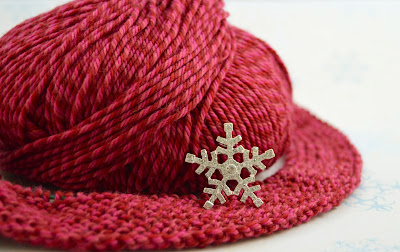 knit snow flake button band hat https://www.etsy.com/shop/JeannieGrayKnits