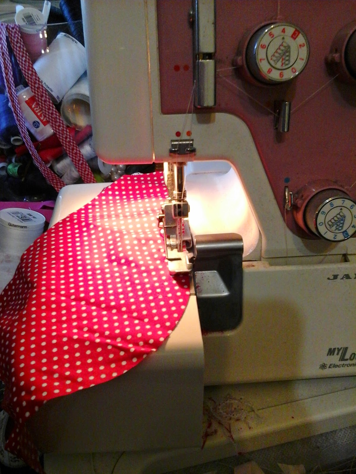 Miss Dixie O'Dare: Sewing a bullet bra