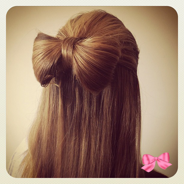 Laço feito com o próprio cabelo é opção de penteado para as meninas -  Cabelos - Extra Online