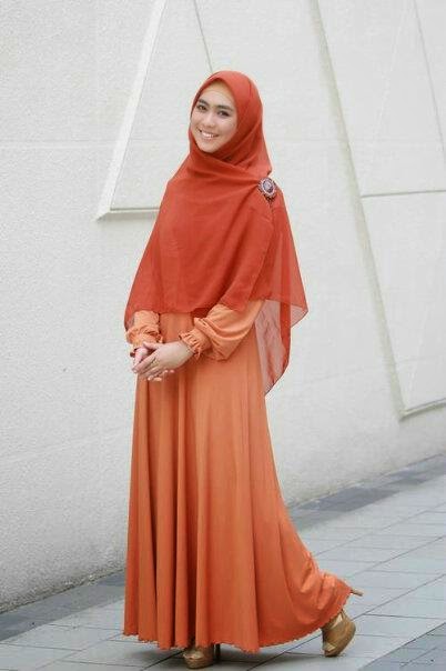 10 Model Baju Muslim Gamis Syar'i ala Artis Oki Setiana 