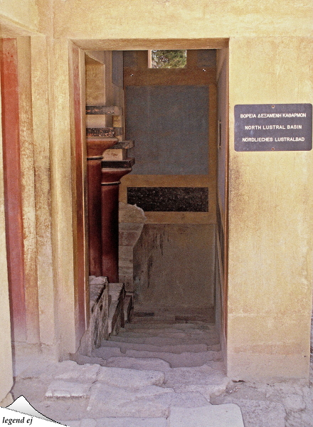 ミノア文明・クノッソス宮殿遺跡・北翼部・「聖なる浴場」Ritual Bath, North Wing, Knossos Palace／©legend ej