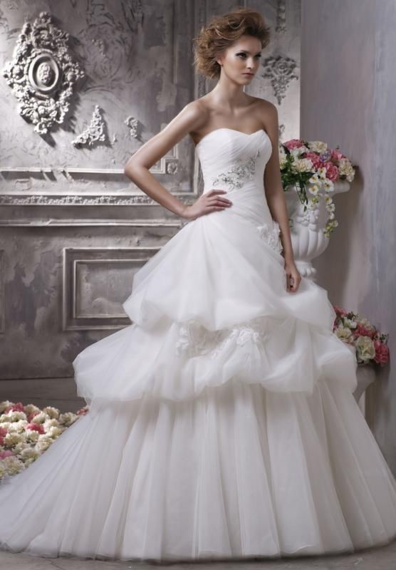 Romantic Sweetheart Ball Gown Wedding Dress