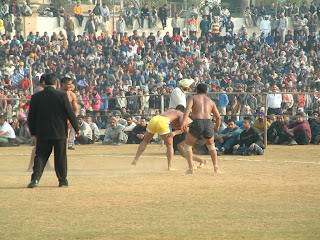 crowed watching kabaddi