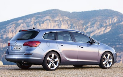 2011 Opel Astra Sports Tourer Rear Side 1