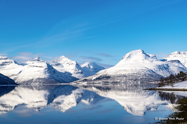 Montañas en el Balsfjord - Tromso por El Guisante Verde Project