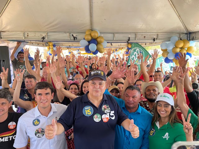   Hermeto participa de evento com cerca de mil pessoas no coqueiro