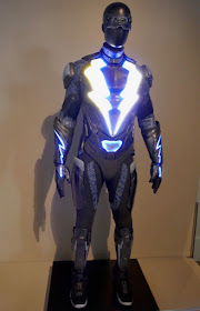 Black Lightning season 1 costume