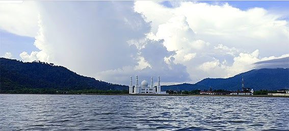 Masjid Agung Oesman Al Khair dari laut photo