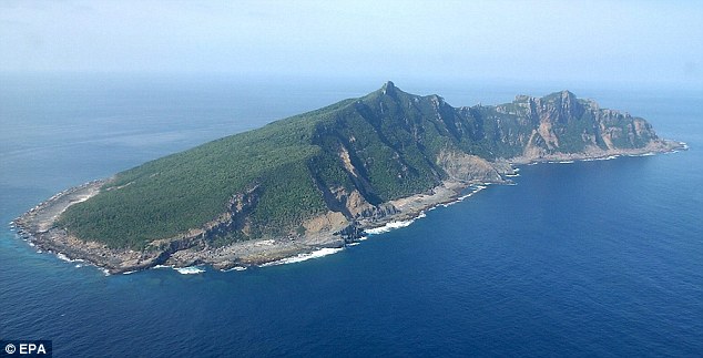 Perang Semprot Air Di Kawasan Pulau Sengketa [ www.BlogApaAja.com ]