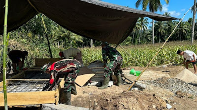 Kemanunggalan TNI dan masyarakat desa Karangetang kec. Dengilo sangat dekat dalam TMMD 119 Kodim 1313/Pohuwato dalam membangun sasaran fisik.