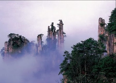 southern sky column mountains in the zhangjiajie national forest park china El Parque Forestal Nacional de Zhangjiajie, China bosque Pandora extraterrestre de Avatar.