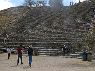 Monte Albán - stairs to south platform