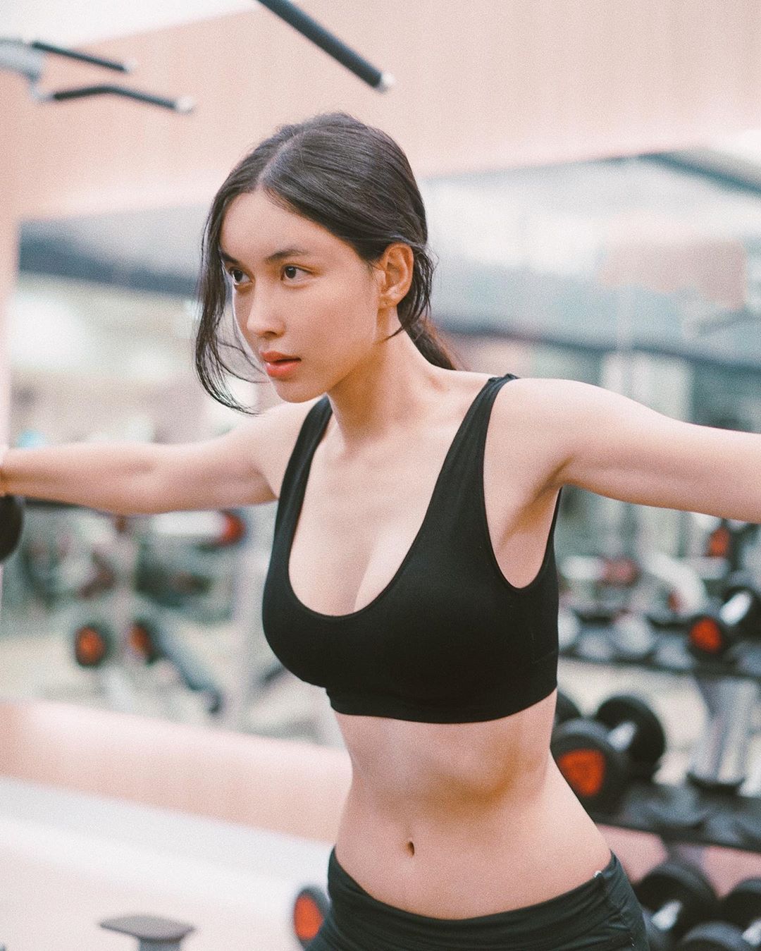 Piyada Inthavong – Most Beautiful Transgender in Gym Clothes Instagram