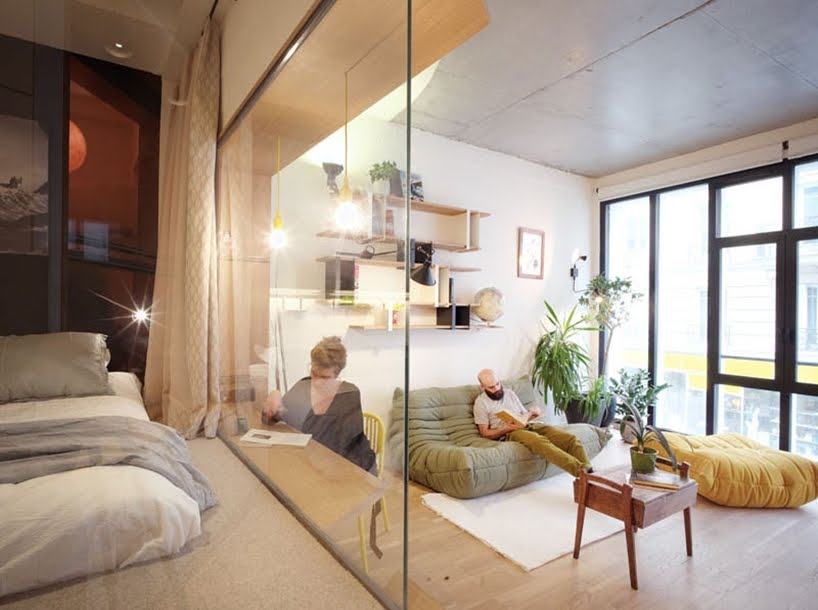 Este apartamento incluye una variedad de soluciones creativas para espacios pequeños