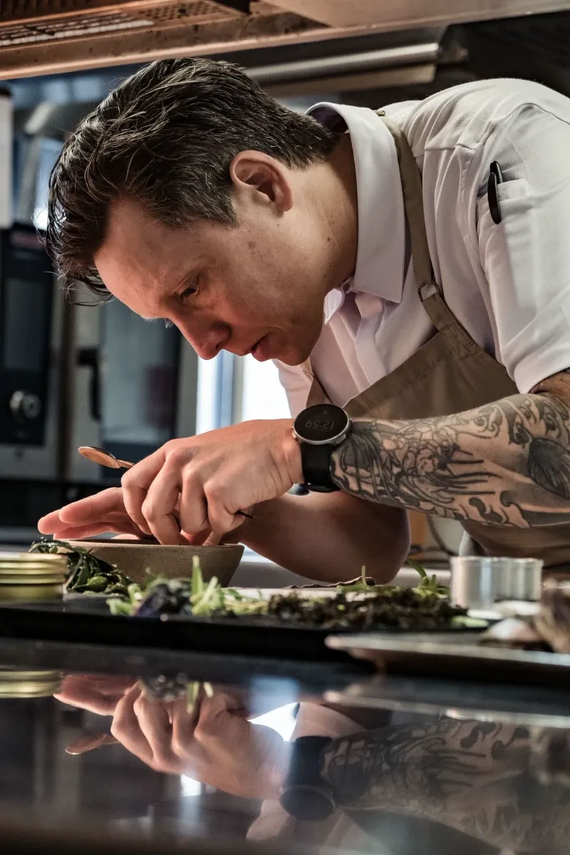 Nikmati pengalaman kuliner luar biasa dalam "East Meets West" - kolaborasi Chef Syrco Bakker dan Chef Yvonne Yuen di Modena, Jakarta, 3-6 Agustus 2023