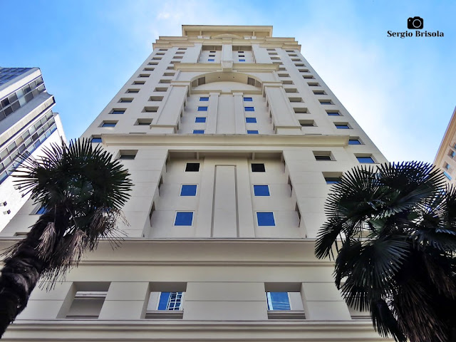 Perspectiva inferior da fachada do Edifício Reynaldo Raucci - Consolação - São Paulo